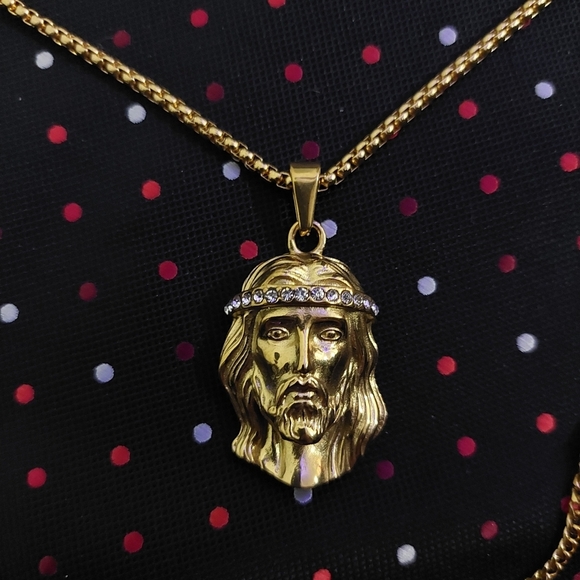 18K Gold Plated Jesus Pendant Necklace With Crystals - Picture 1 of 7